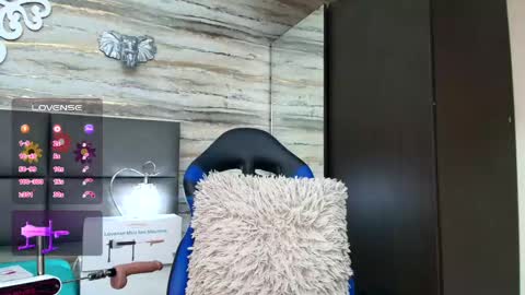 Snapshot of ciara_connor chatting on 01/26/25, 10:12 ... ... online show from 01/26/25, 10:12