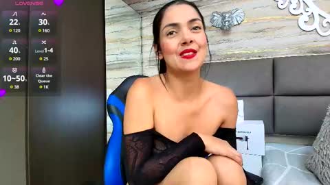 Snapshot of ciara_connor chatting on 02/11/25, 07:33 ... ... online show from 02/11/25, 07:33