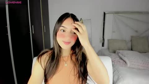 Snapshot of cieloo_ chatting on 02/12/25, 02:43 CIELO online show from 02/12/25, 02:43