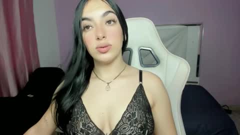 Snapshot of cieloo_ chatting on 11/17/25, 08:36 CIELO online show from 11/17/25, 08:36