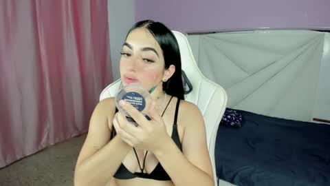 Snapshot of cieloo_ chatting on 11/23/25, 08:30 CIELO online show from 11/23/25, 08:30