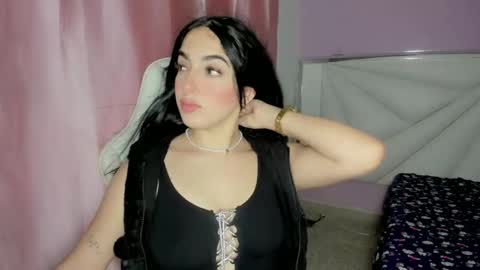 Snapshot of cieloo_ chatting on 11/30/25, 08:35 CIELO online show from 11/30/25, 08:35