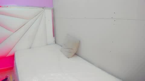 Snapshot of cieloo_ chatting on 12/14/25, 08:57 CIELO online show from 12/14/25, 08:57