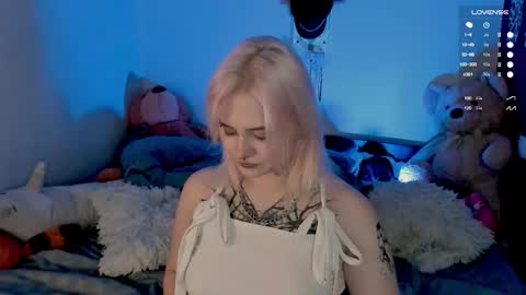 Snapshot of cigaretteduringsex chatting on 10/13/25, 01:33 Helen and Teya online show from 10/13/25, 01:33