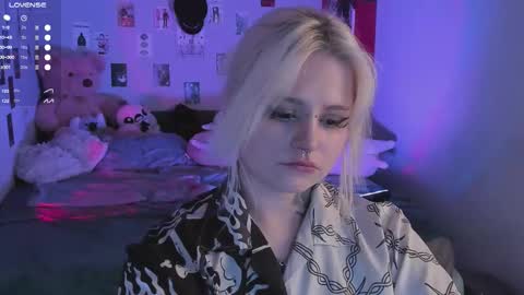 Snapshot of cigaretteduringsex chatting on 11/06/25, 11:33 Helen and Teya online show from 11/06/25, 11:33