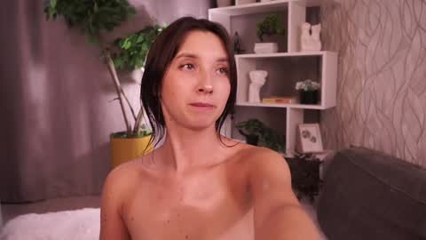   L  online show from 09/26/25, 08:57