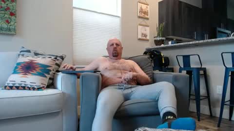 Snapshot of cinapw chatting on 03/08/25, 10:34 cinapw online show from 03/08/25, 10:34