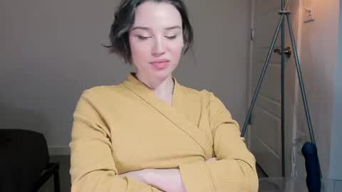 Snapshot of cinnabelle chatting on 08/04/26, 01:42 Cinnabelle online show from 08/04/26, 01:42