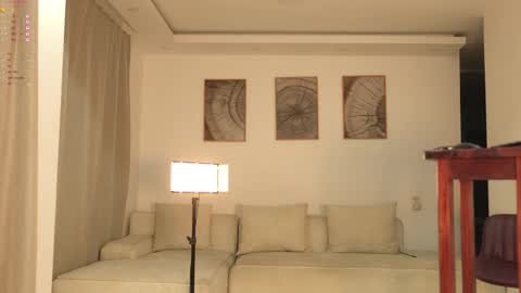 Snapshot of cinnamon__criss chatting on 05/03/26, 11:44 cinnamon__criss online show from 05/03/26, 11:44