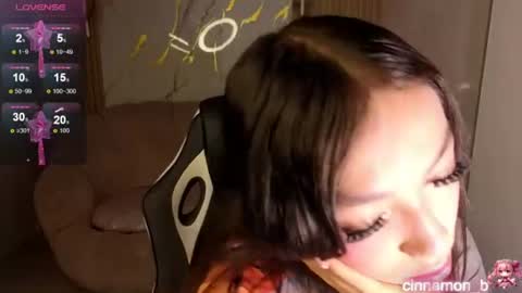 Snapshot of cinnamon_b chatting on 06/20/26, 01:03 Cinnamon online show from 06/20/26, 01:03