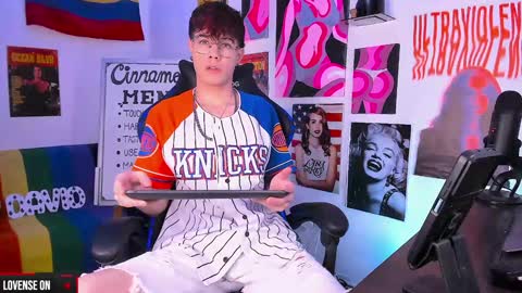 David     Independent Model online show from 12/23/24, 05:17