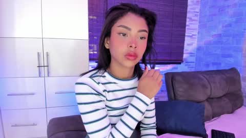 Snapshot of cinnamon_kyla chatting on 01/10/25, 04:30 cinnamon_kyla online show from 01/10/25, 04:30