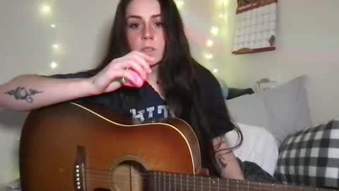 Snapshot of cinnamonpeaches chatting on 02/07/25, 05:31 Carmen online show from 02/07/25, 05:31