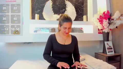 Cinthya  online show from 10/25/25, 12:13