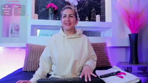 Cinthya  online show from 04/09/26, 12:21