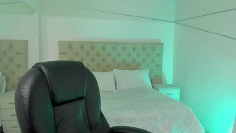 Snapshot of cintiacolins chatting on 12/13/24, 08:26 CintiaCollins online show from 12/13/24, 08:26