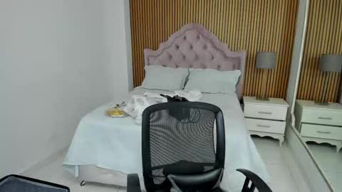 CintiaCollins  online show from 11/10/25, 08:41