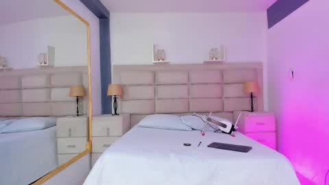 CintiaCollins  online show from 11/25/25, 08:42