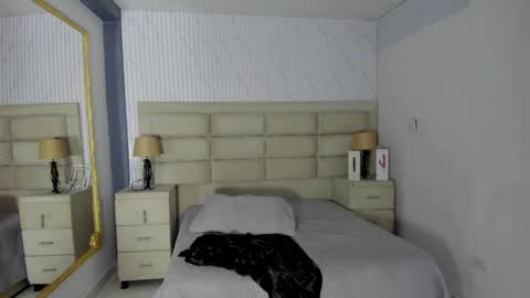 CintiaCollins  online show from 04/16/26, 09:39