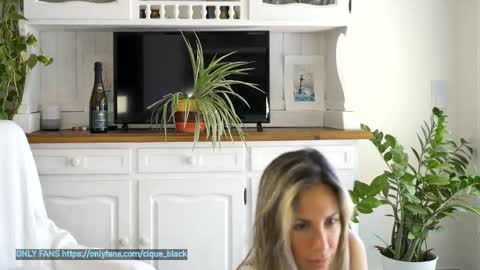 Shara online show from 09/19/25, 09:54