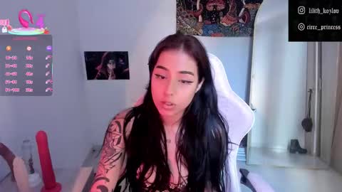 Paulina online show from 12/22/25, 09:34