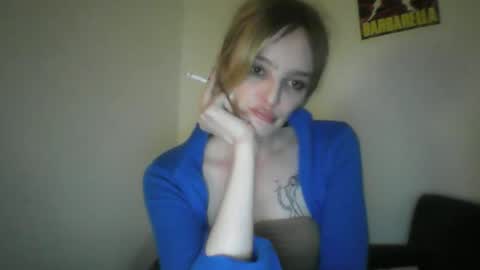 Snapshot of circeandco chatting on 04/04/26, 06:11 circeandco online show from 04/04/26, 06:11