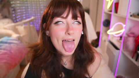 Cissy Glitter online show from 04/18/26, 06:45