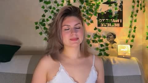 Snapshot of citruska chatting on 11/22/25, 01:32 karina online show from 11/22/25, 01:32