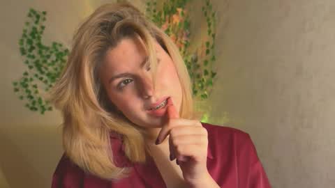 Snapshot of citruska chatting on 12/18/25, 04:13 karina online show from 12/18/25, 04:13