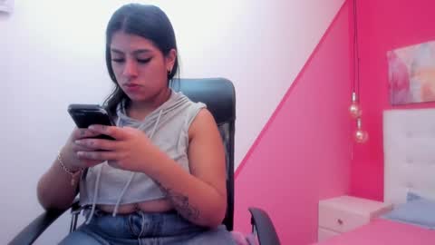 claire aristizabal online show from 01/26/25, 04:09