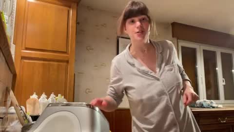 Claire Moulin online show from 04/10/26, 08:35