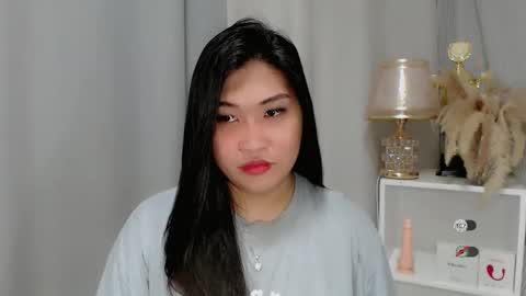 Snapshot of claire_wntr chatting on 05/19/26, 04:30 CLAIRE online show from 05/19/26, 04:30