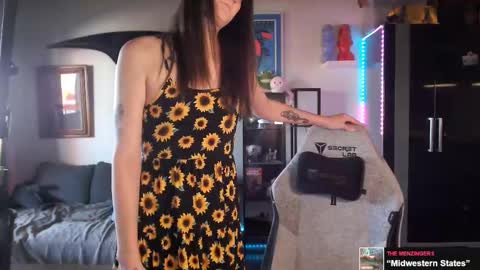 Snapshot of clairedelilah chatting on 02/22/25, 08:09 Clairedelilah online show from 02/22/25, 08:09