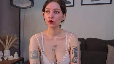 Snapshot of clairwittenmyer chatting on 07/10/26, 01:10 Im Amy online show from 07/10/26, 01:10