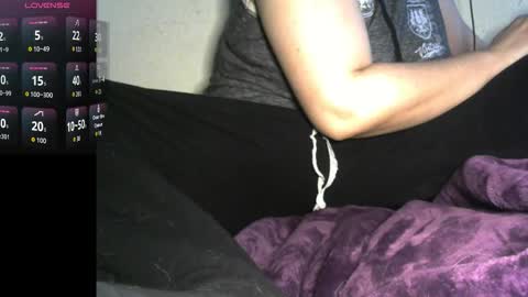 Snapshot of clamslamm11 chatting on 11/02/25, 09:17 clamslamm11 online show from 11/02/25, 09:17