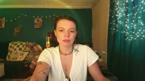 Snapshot of clancyosbourne chatting on 06/08/26, 05:24 Clancy online show from 06/08/26, 05:24