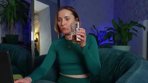 Snapshot of clara_bendover chatting on 02/18/26, 06:15 Clara online show from 02/18/26, 06:15