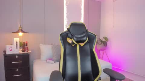 C L A R A online show from 02/07/26, 02:48