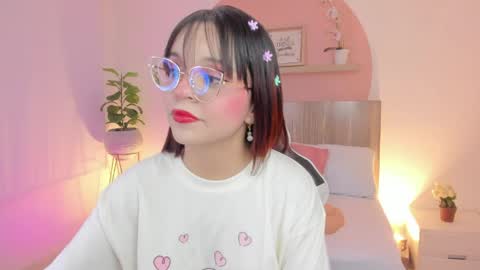 Snapshot of clara_lu chatting on 05/12/26, 04:53 C L A R A online show from 05/12/26, 04:53