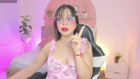 Snapshot of clara_lu chatting on 05/27/26, 02:41 C L A R A online show from 05/27/26, 02:41
