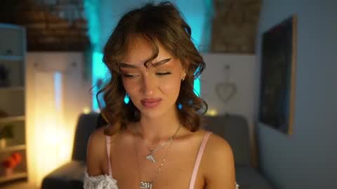 Clara smile online show from 02/06/25, 07:40