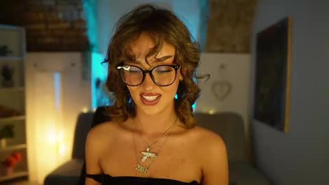 Clara smile online show from 02/11/25, 08:10