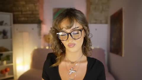 Clara smile online show from 02/21/25, 10:15