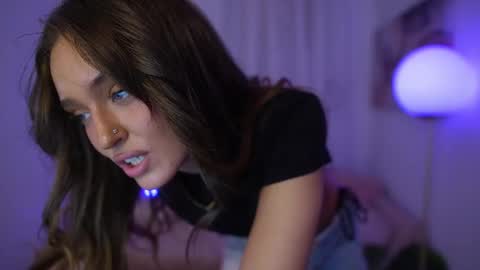 Clara smile online show from 11/30/25, 08:13