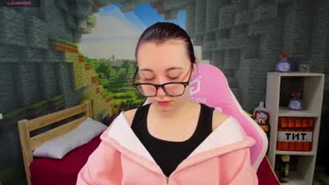 Snapshot of clarabenson chatting on 12/03/25, 08:29 clarabenson online show from 12/03/25, 08:29