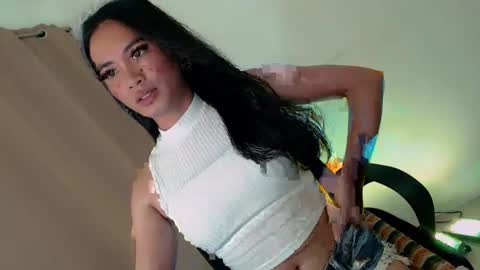 Snapshot of clarafuck chatting on 02/18/25, 08:27 clarafuck online show from 02/18/25, 08:27