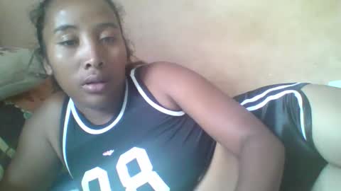 Snapshot of clarah0123 chatting on 11/27/25, 08:16 Clarah0123 online show from 11/27/25, 08:16