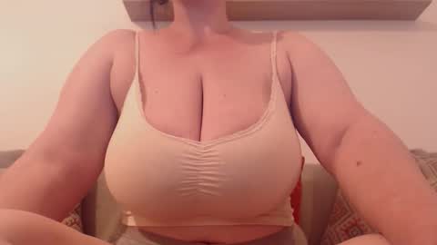 Snapshot of claralollipop chatting on 05/11/26, 09:45 Clara online show from 05/11/26, 09:45