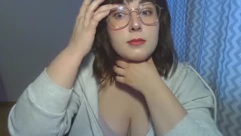 Snapshot of claralovely chatting on 06/14/26, 04:31 Clara online show from 06/14/26, 04:31