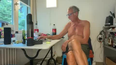 Snapshot of claramigger chatting on 08/09/26, 01:49 claramigger online show from 08/09/26, 01:49